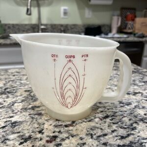 VTG Tupperware Measuring Cup with Red Markings